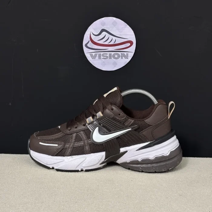 کفش کتانی زنانه نایکی (Nike) مدل V2K رنگ موکا